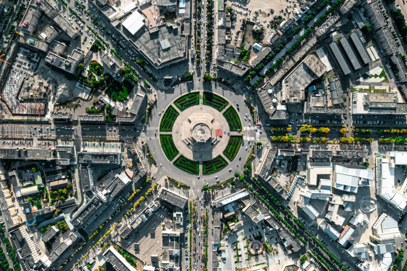 航拍新疆伊犁特克斯八卦城城市全景环岛航拍