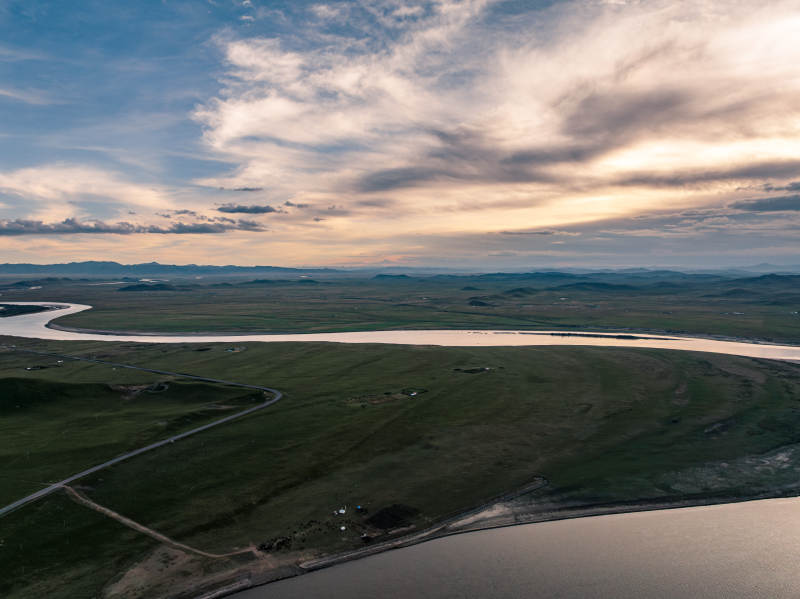 黄河九曲第一湾湿地草原日落草地河畔航拍