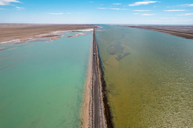 青海双色湖茫崖翡翠湖水上雅丹自驾水上公路