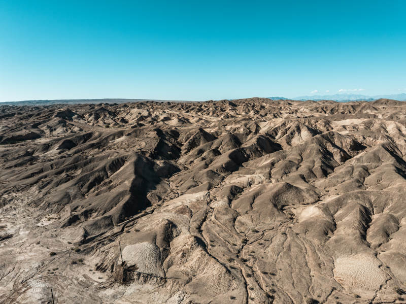 西北苍凉荒漠戈壁沙漠山脉干旱风蚀地貌风光