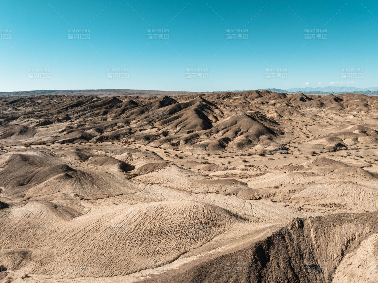 西北苍凉荒漠戈壁沙漠山脉干旱风蚀地貌丘陵