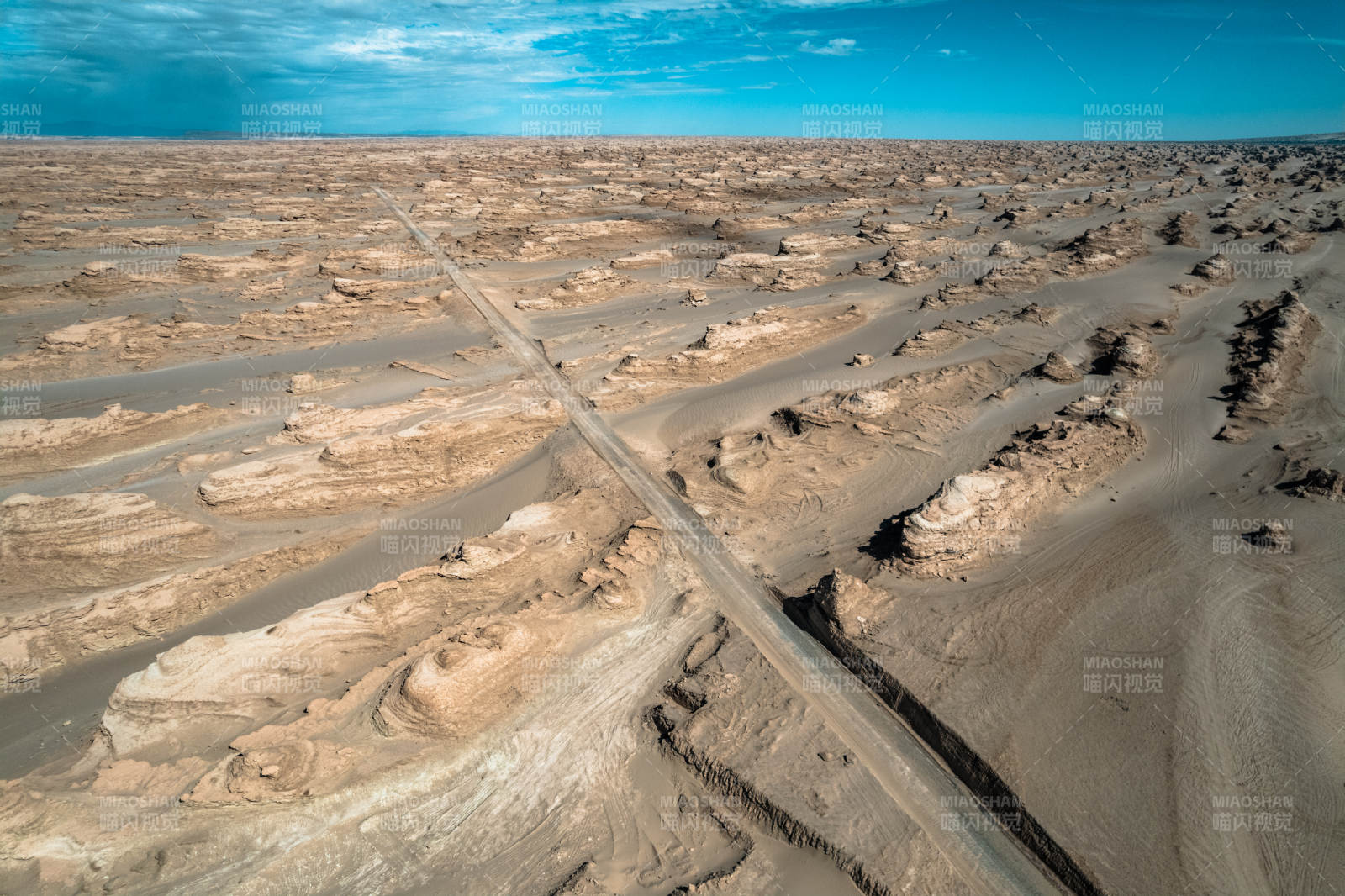 西北苍凉荒漠戈壁沙漠山脉干旱风蚀雅丹地貌