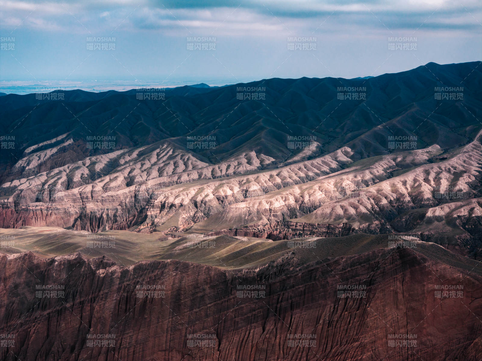 新疆安集海大峡谷红山大峡谷层峦叠嶂山脉