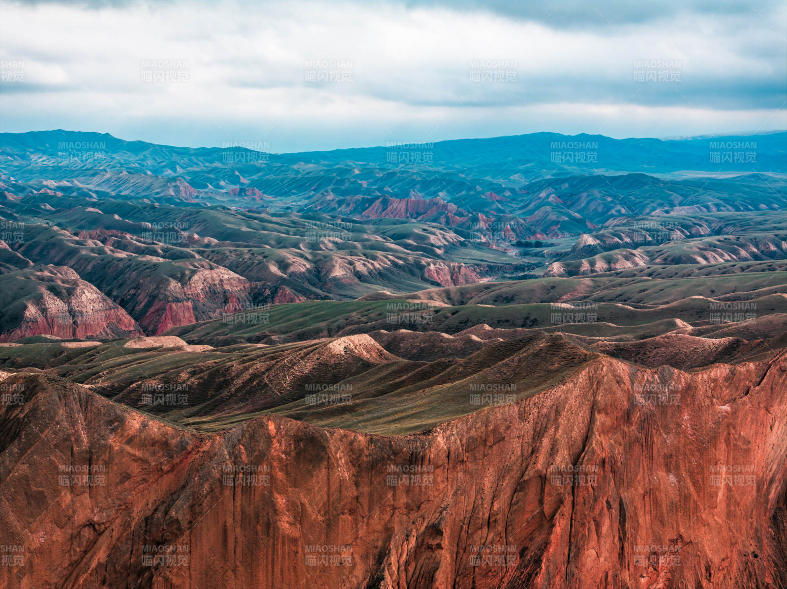 新疆安集海大峽谷紅山大峽谷地質分層溝壑