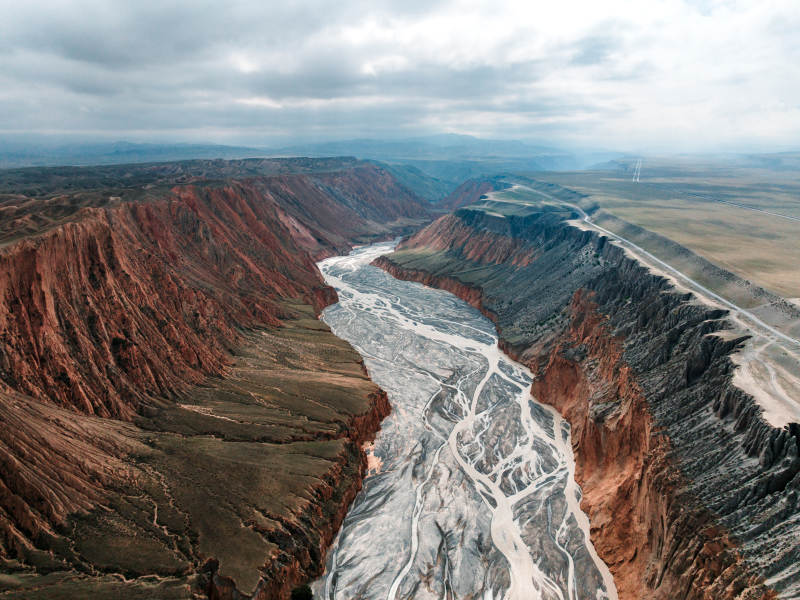 新疆安集海大峡谷红山大峡谷河床河谷悬崖