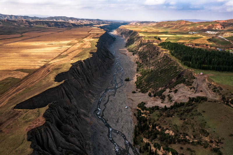 新疆安集海大峡谷红山大峡谷山川河床地貌