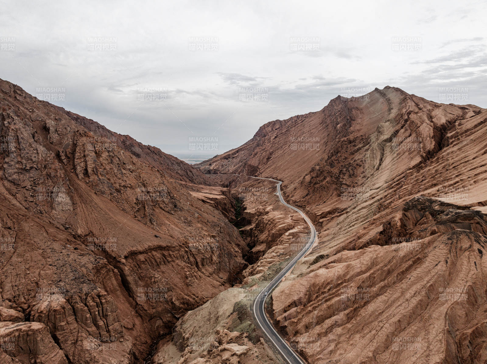 新疆伊犁安集海大峡谷红山大峡谷盘山公路