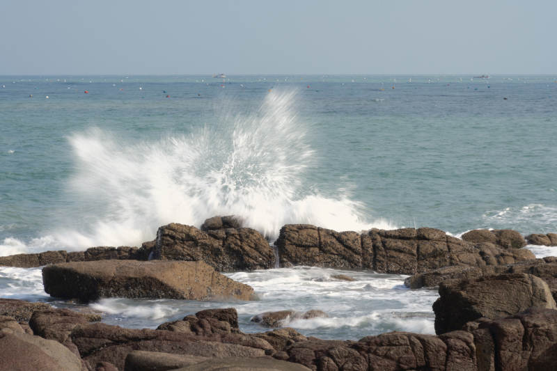 白塘湾海边浪击岩岸