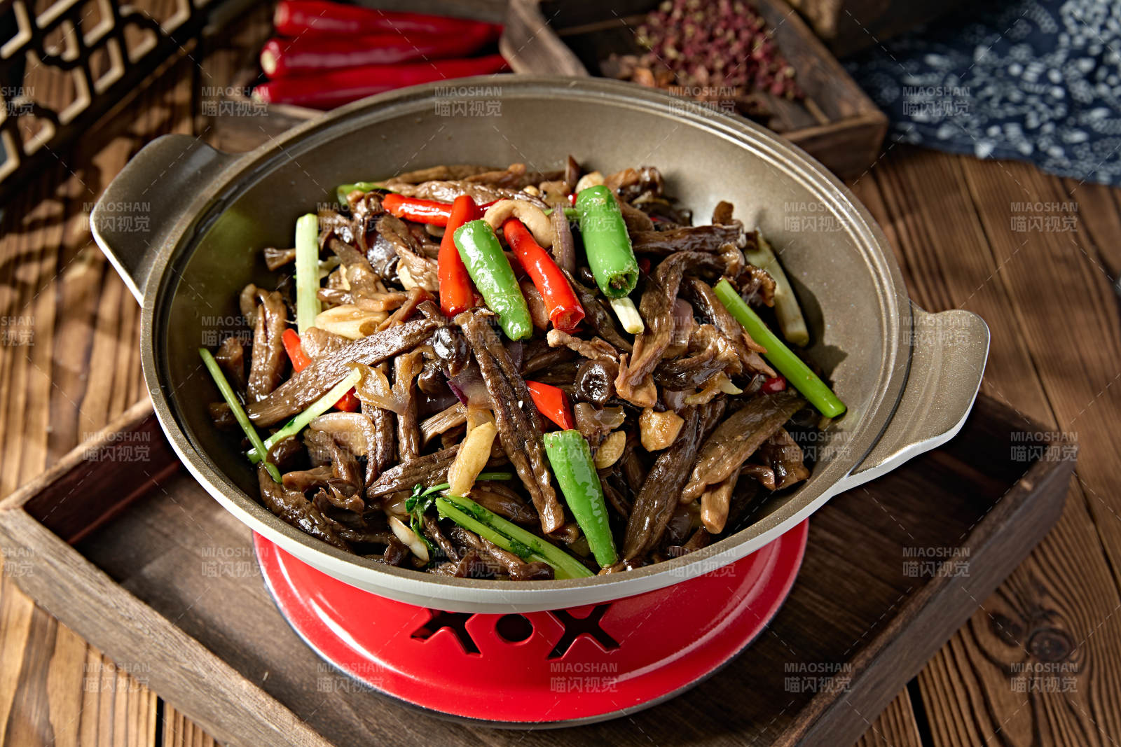 杭椒蒜香鍋仔茶樹菇