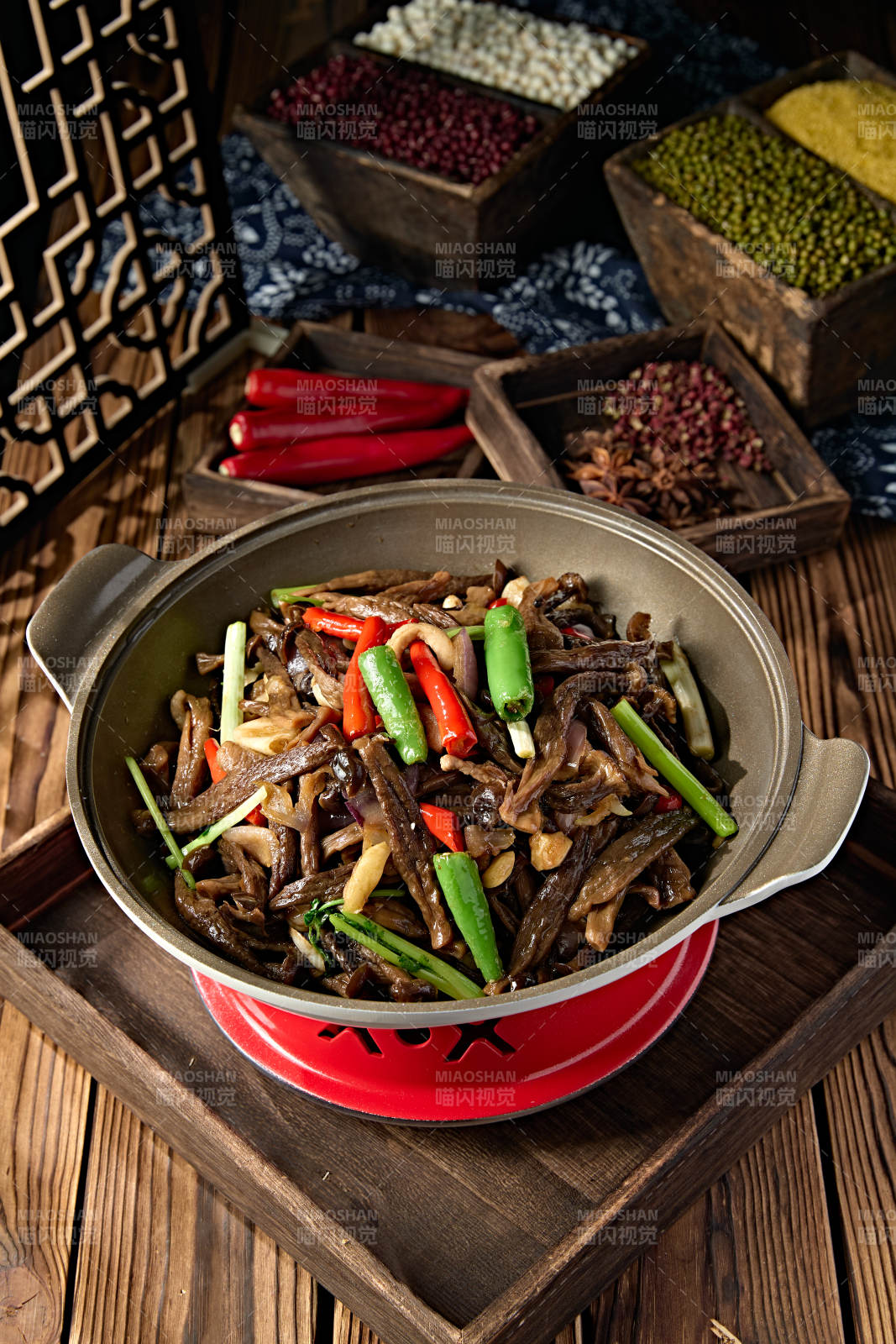 杭椒蒜香鍋仔茶樹菇