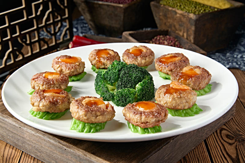 美味肉馅马蹄碎油炸鲜虾饼