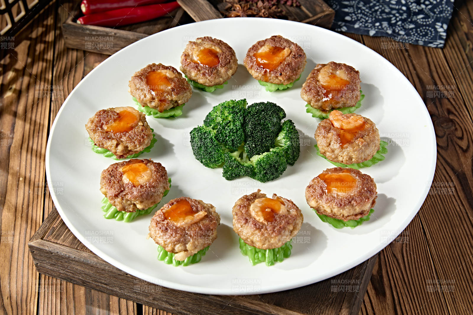 美味肉馅马蹄碎油炸鲜虾饼