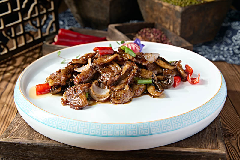 黑椒酱爆塞外口蘑牛仔肉