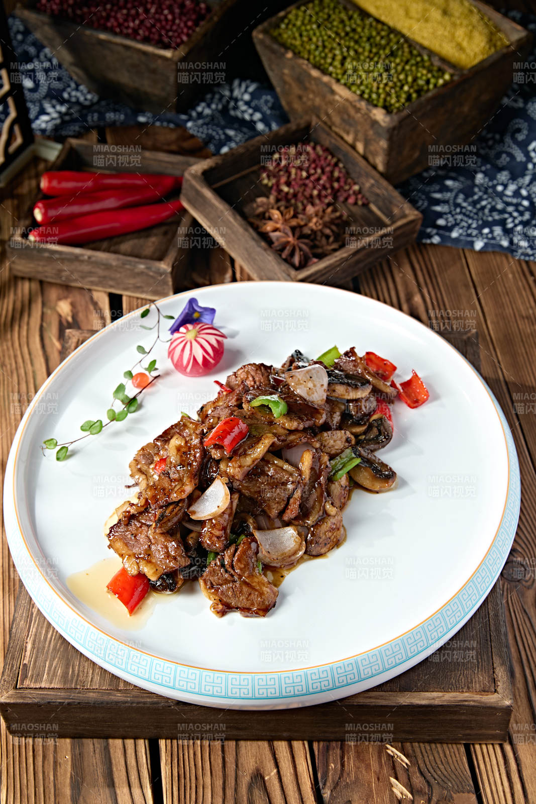 黑椒醬爆塞外口蘑牛仔肉