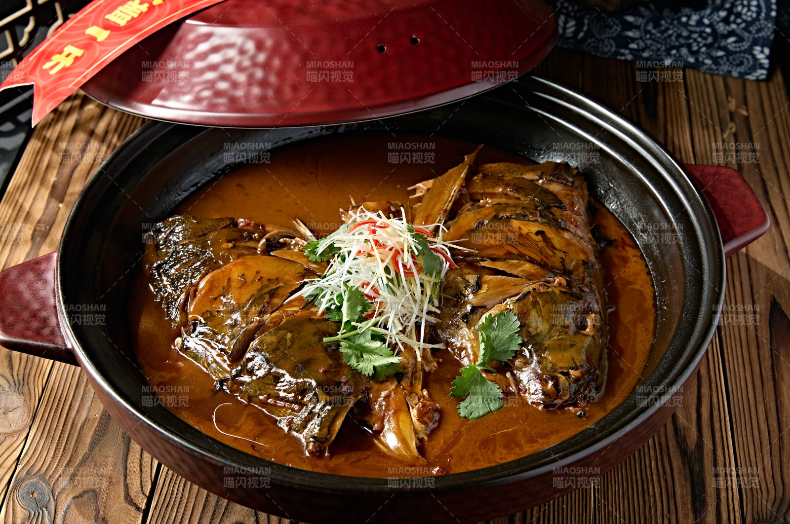 美味酱焖野生鳙鱼头配大油条