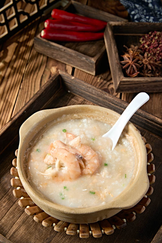 美味茶餐滋补砂锅鲜虾生滚白粥