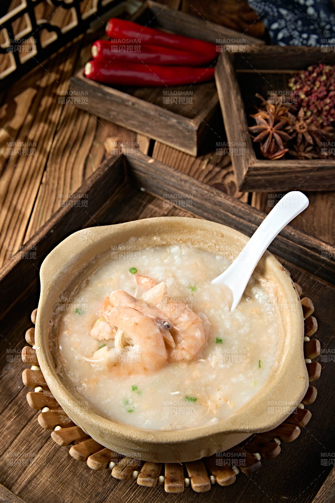 美味茶餐滋补砂锅鲜虾生滚白粥