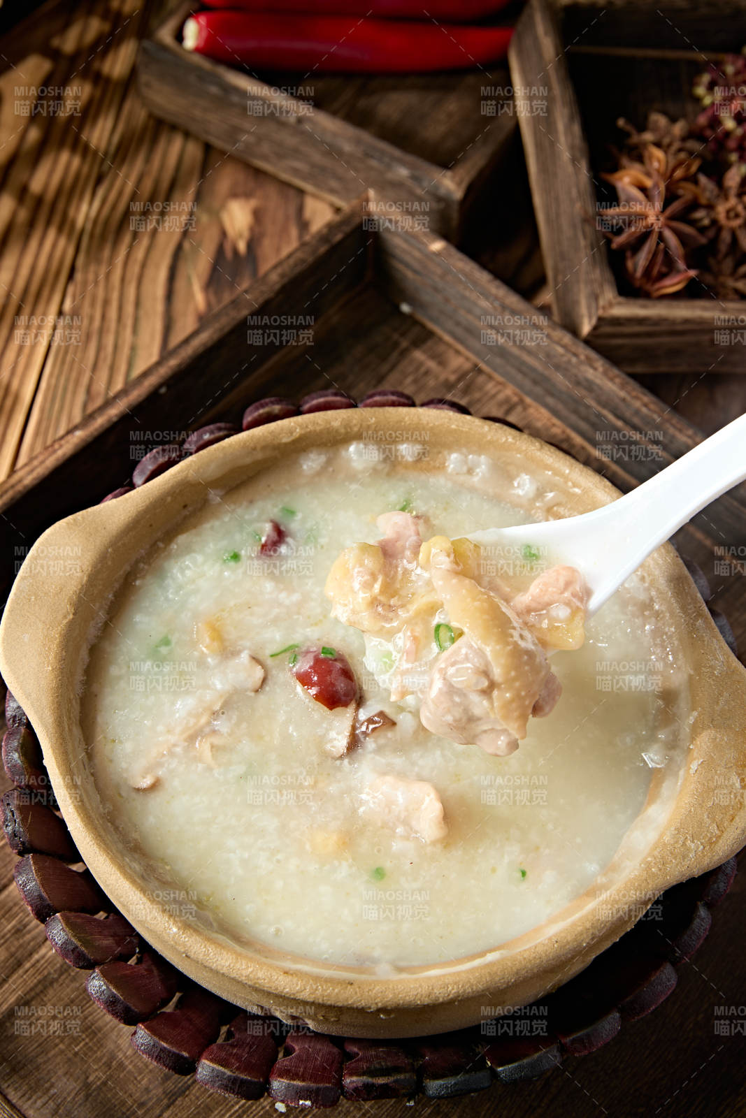 美味茶餐滋补砂锅滋补红枣鲜鸡生滚白粥