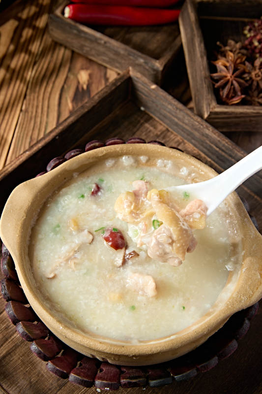 美味茶餐滋补砂锅滋补红枣鲜鸡生滚白粥