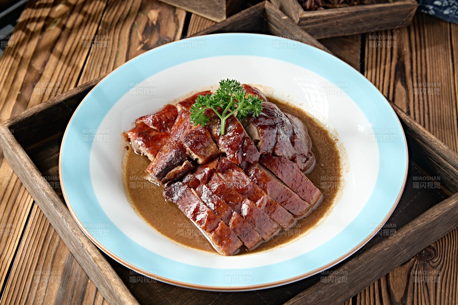 广式美味卤味烧鸭