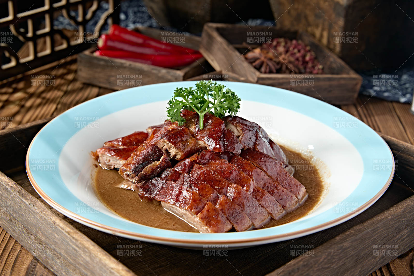 广式美味卤味烧鸭