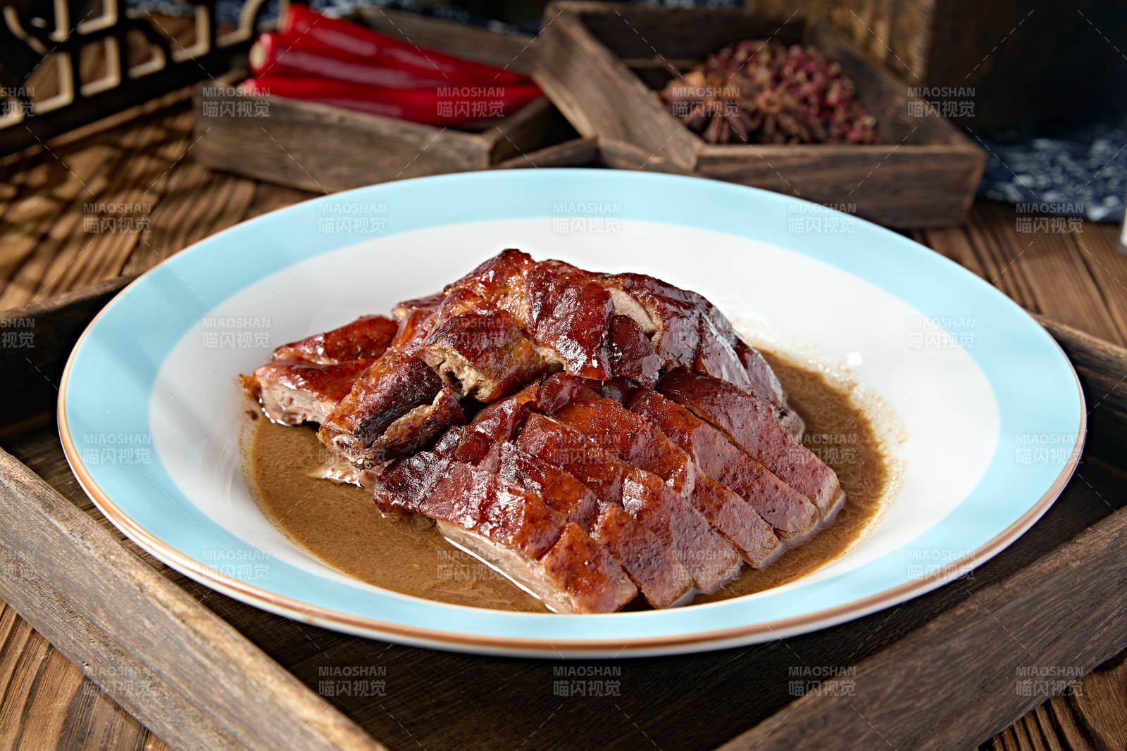 廣式美味鹵味燒鴨