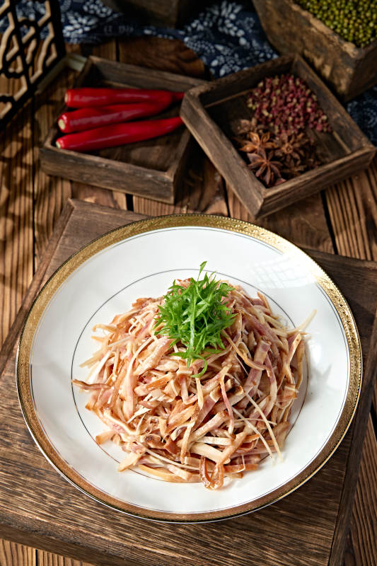 精美凉菜凉拌美味猪耳丝