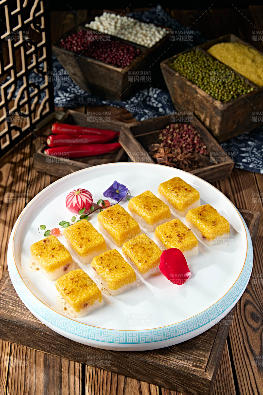 桂花酱双色小米糯米凉糕