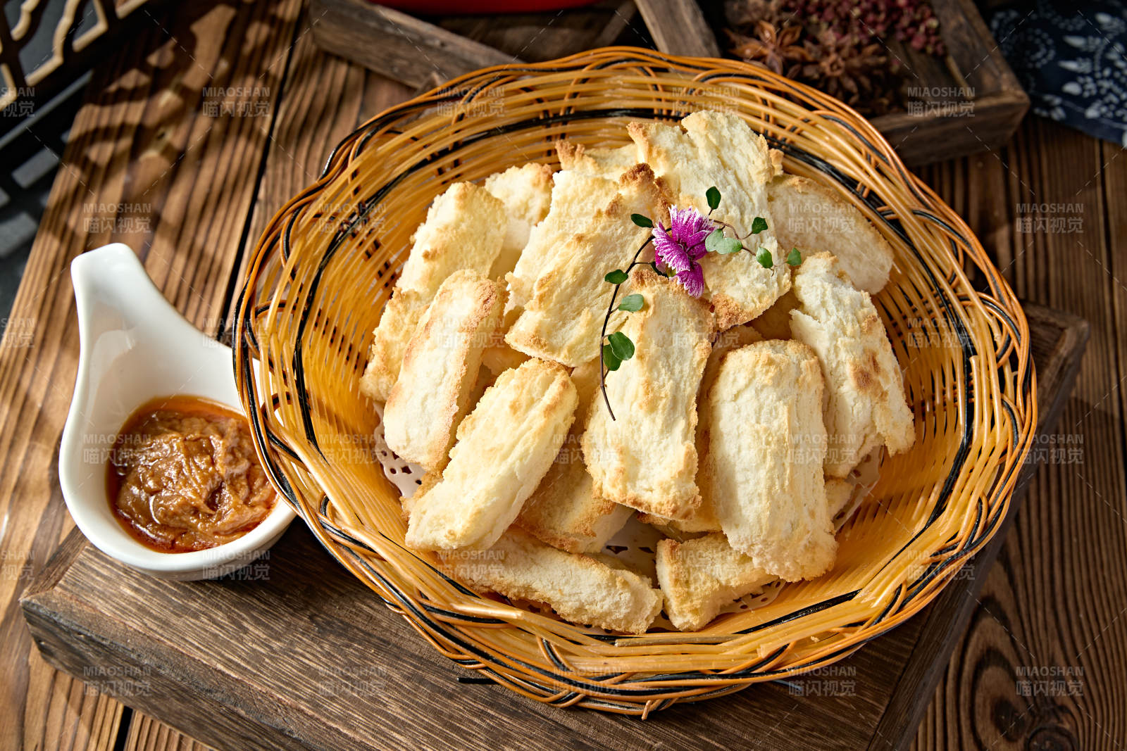 烘烤奶香酥脆手掰饅頭