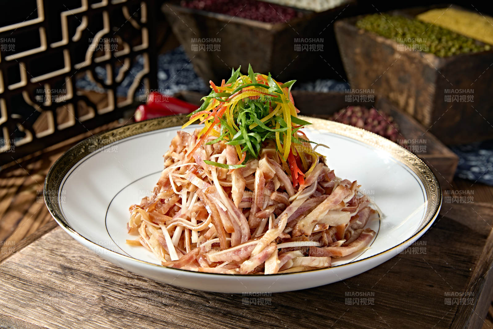 精美凉菜凉拌美味猪耳丝