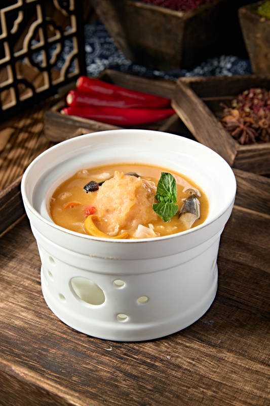 银耳鸡枞虫草花炖虾球