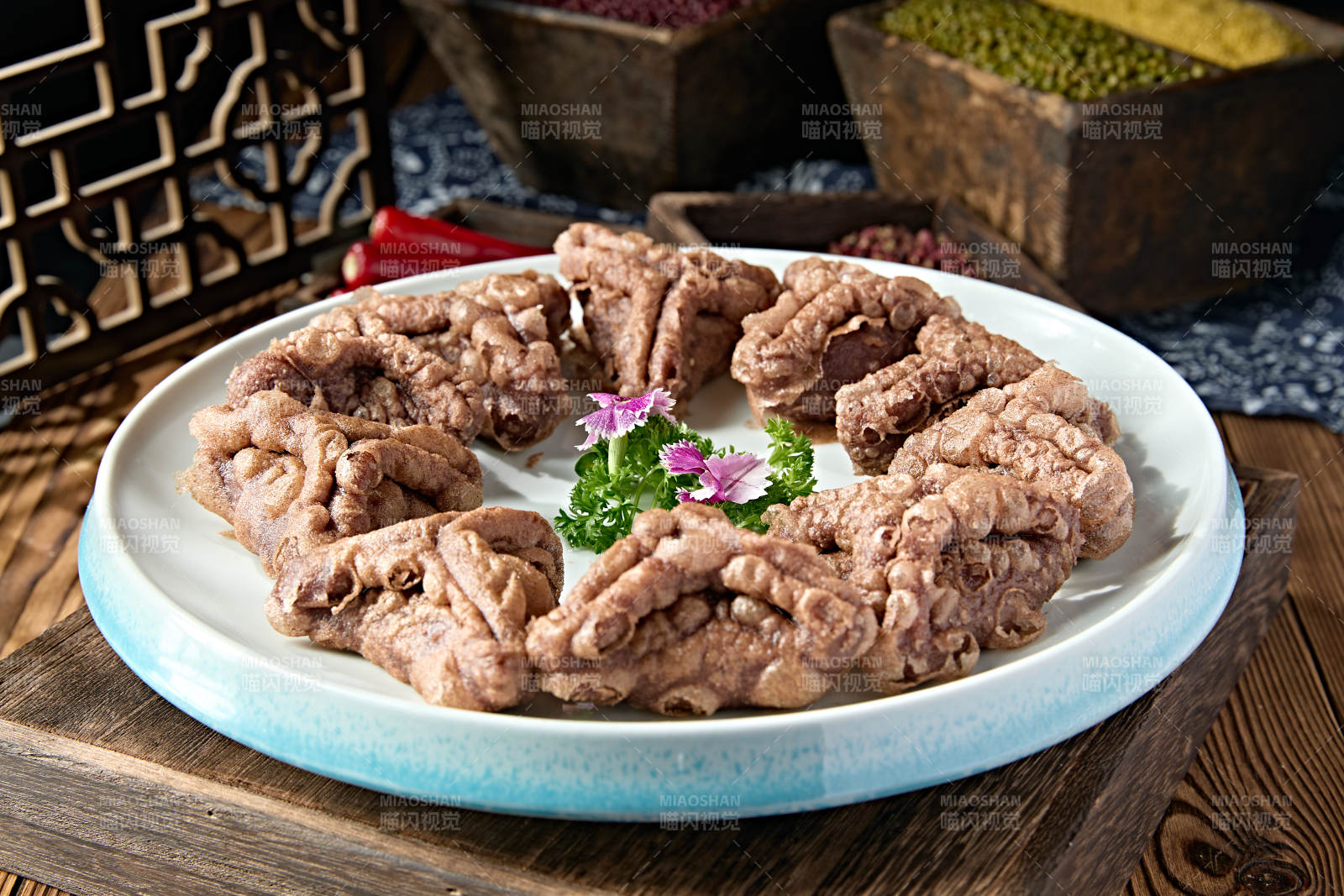 張?jiān)朗澈诿子驼ǜ?>
      </div>
      <div   id=