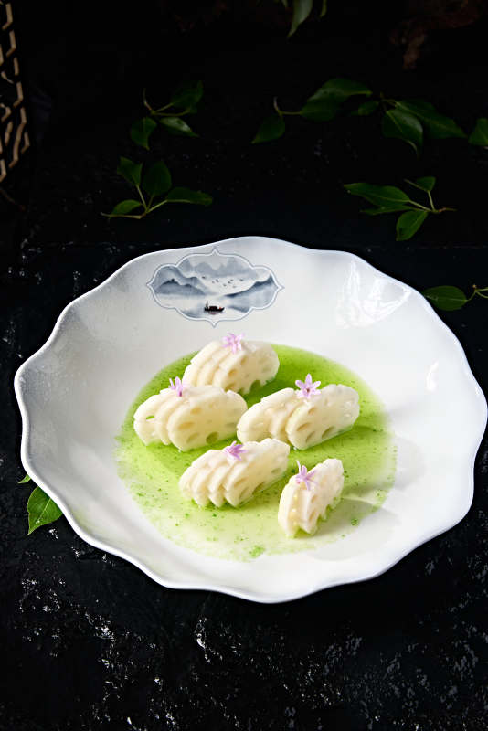 精美凉菜荷塘月色碧波藕