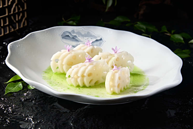 精美凉菜荷塘月色碧波藕