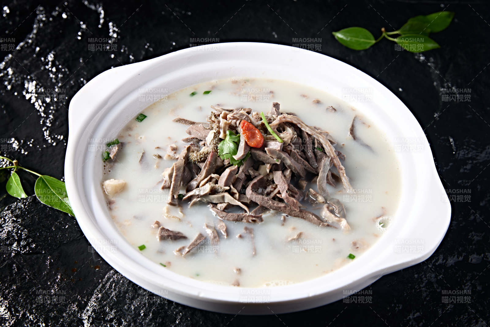 草原风味砂锅奶汤炖羊杂