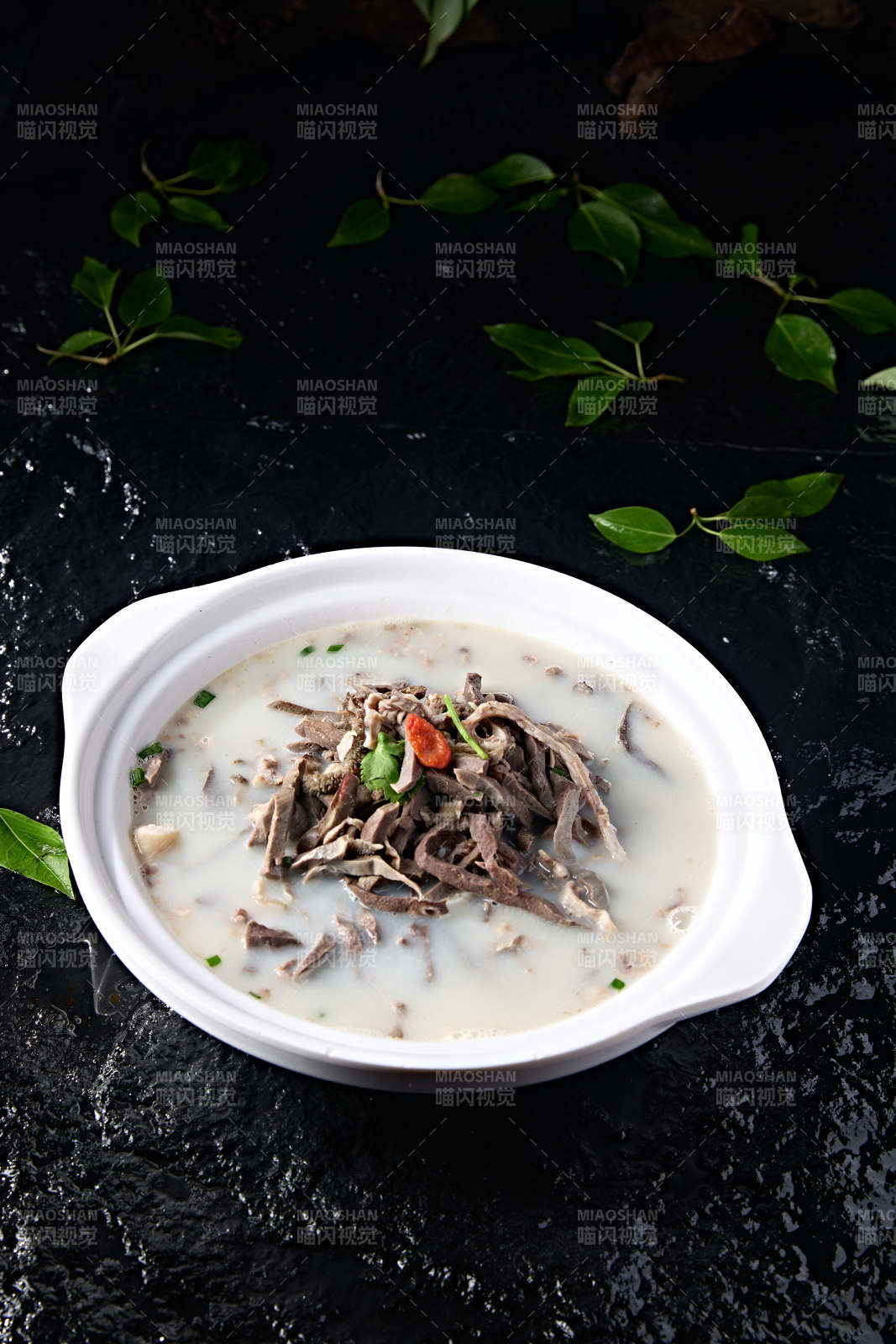 草原风味砂锅奶汤炖羊杂