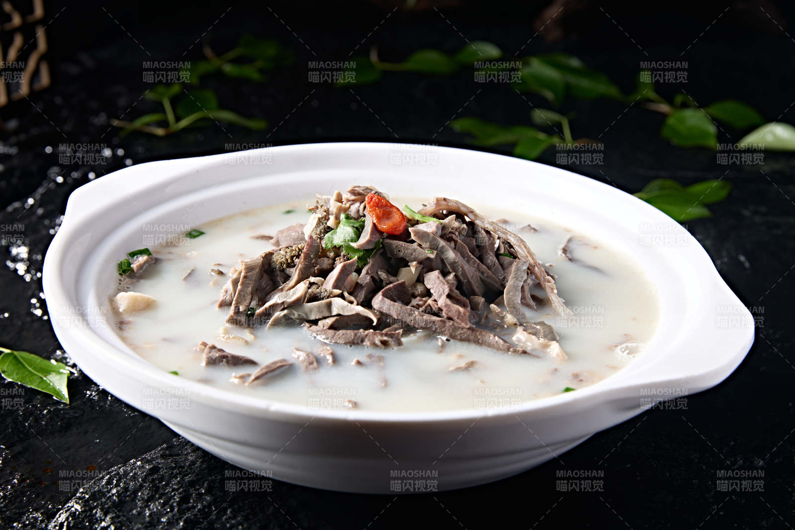 草原风味砂锅奶汤炖羊杂