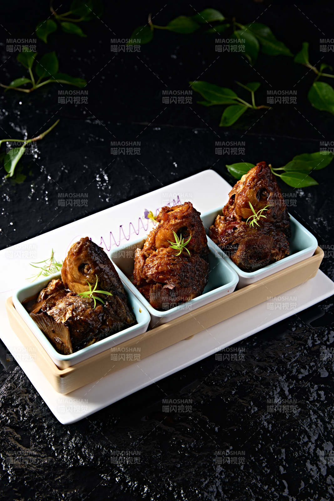 精美凉菜香酥野生高背鲫鱼