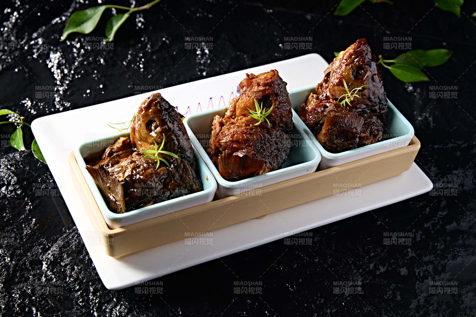 精美凉菜香酥野生高背鲫鱼