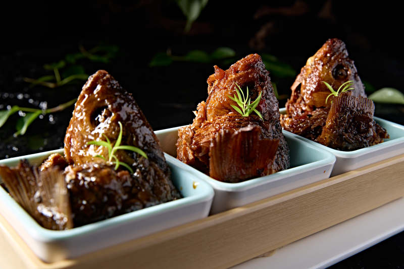 精美凉菜香酥野生高背鲫鱼