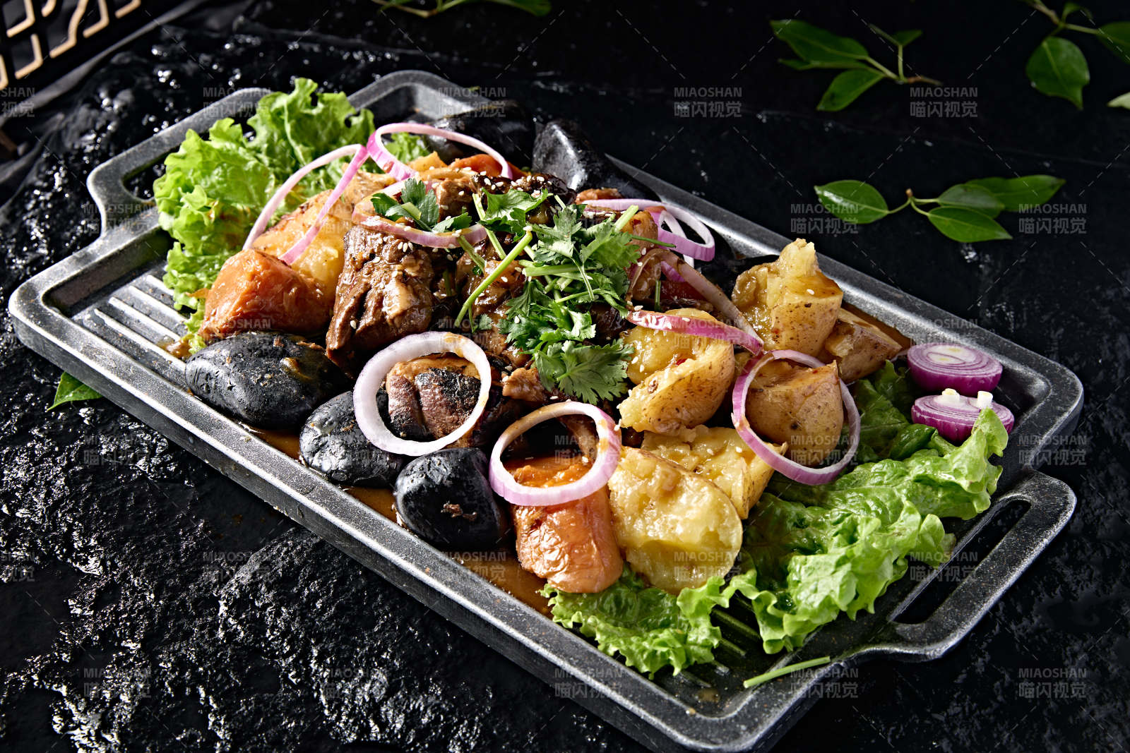 石烹鐵板洋蔥土豆胡蘿卜燴牛腱子肉