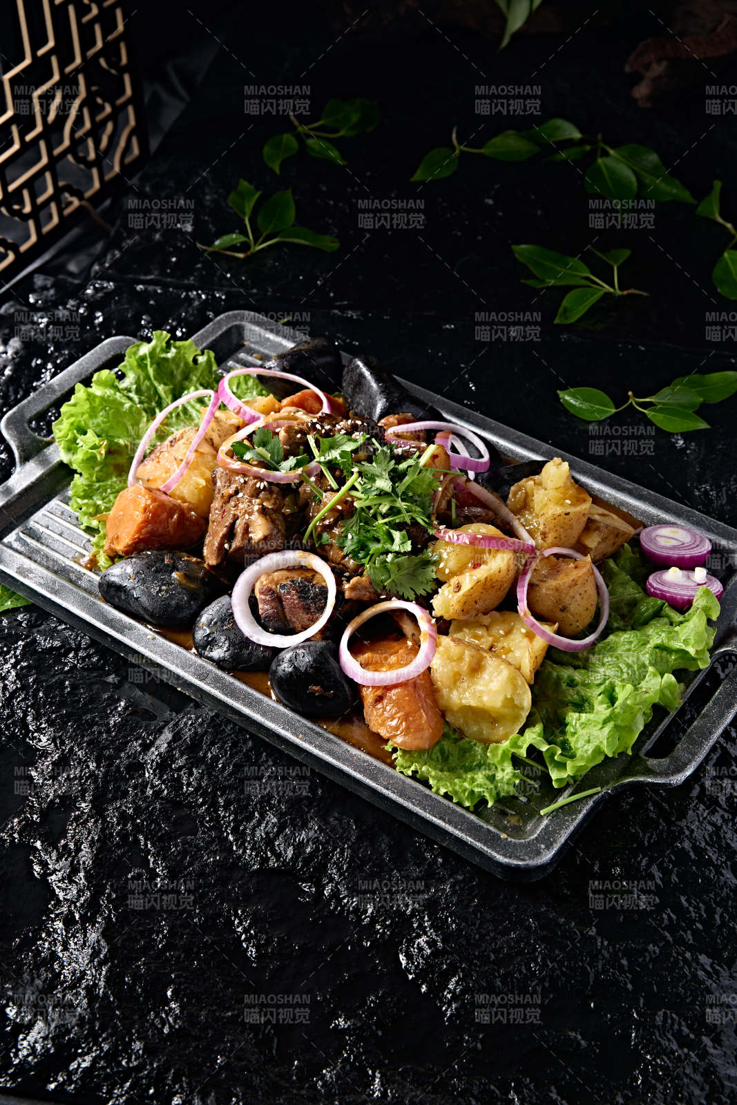 石烹鐵板洋蔥土豆胡蘿卜燴牛腱子肉