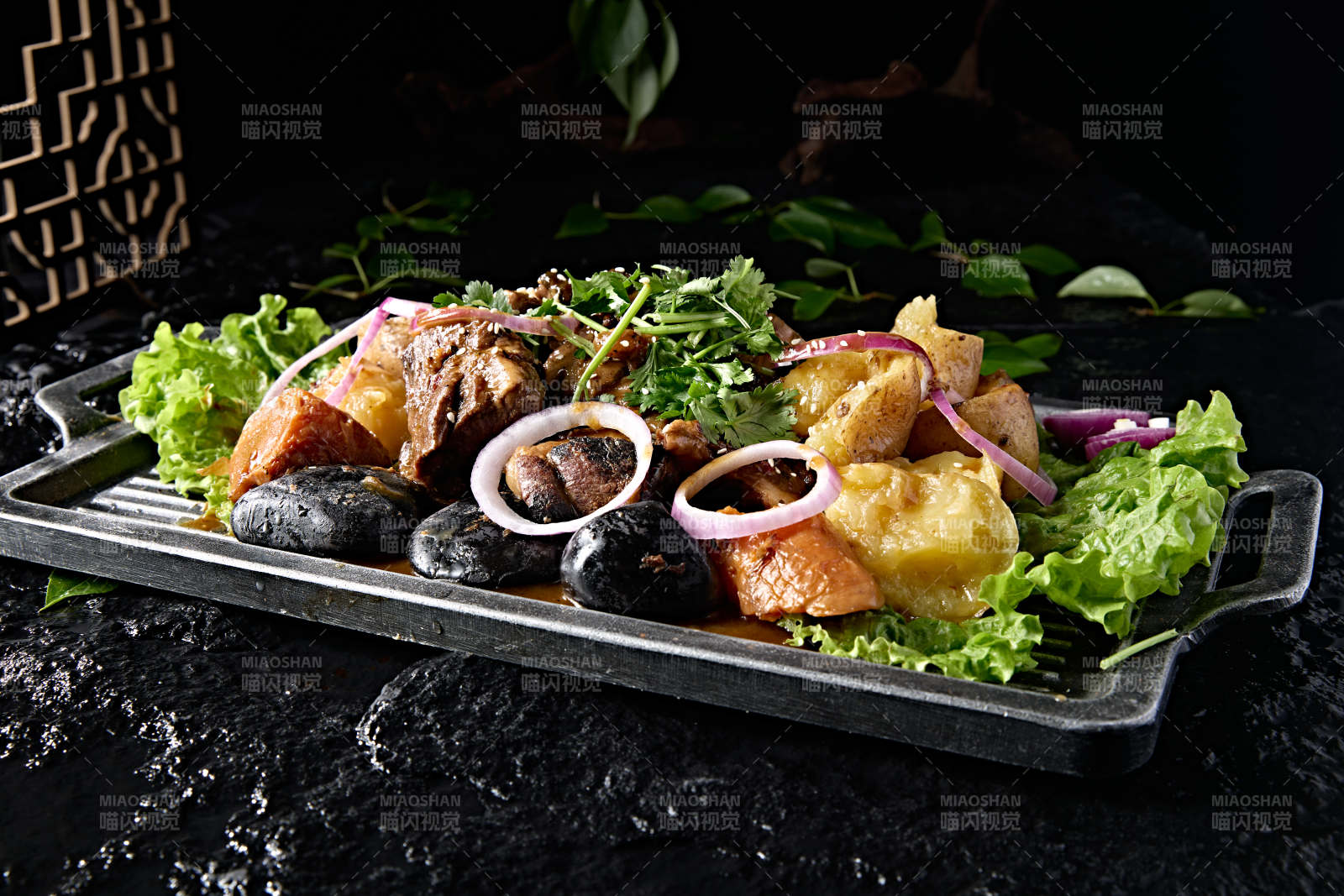 石烹鐵板洋蔥土豆胡蘿卜燴牛腱子肉