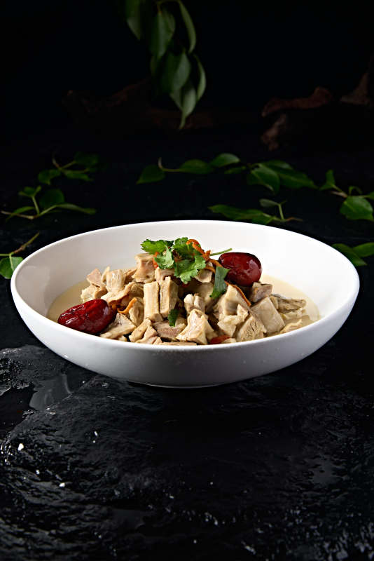 冬季滋补浓汤虫草花枸杞红枣炖羊五花肉