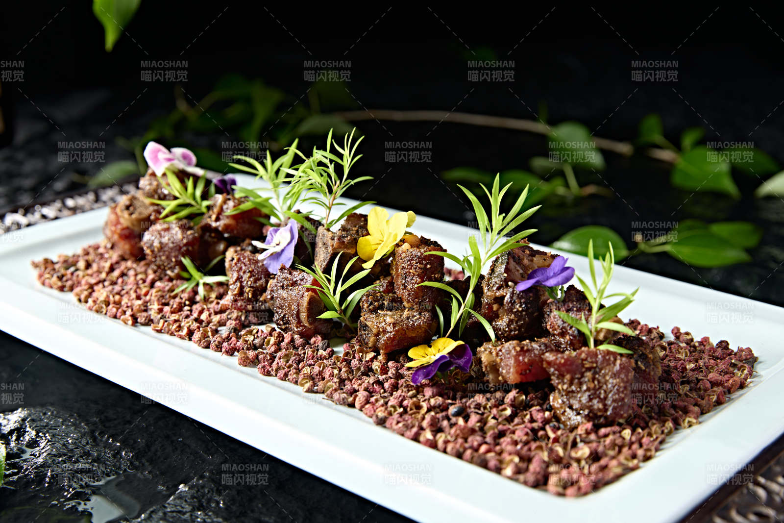 精美凉菜椒麻糖醋猪小排