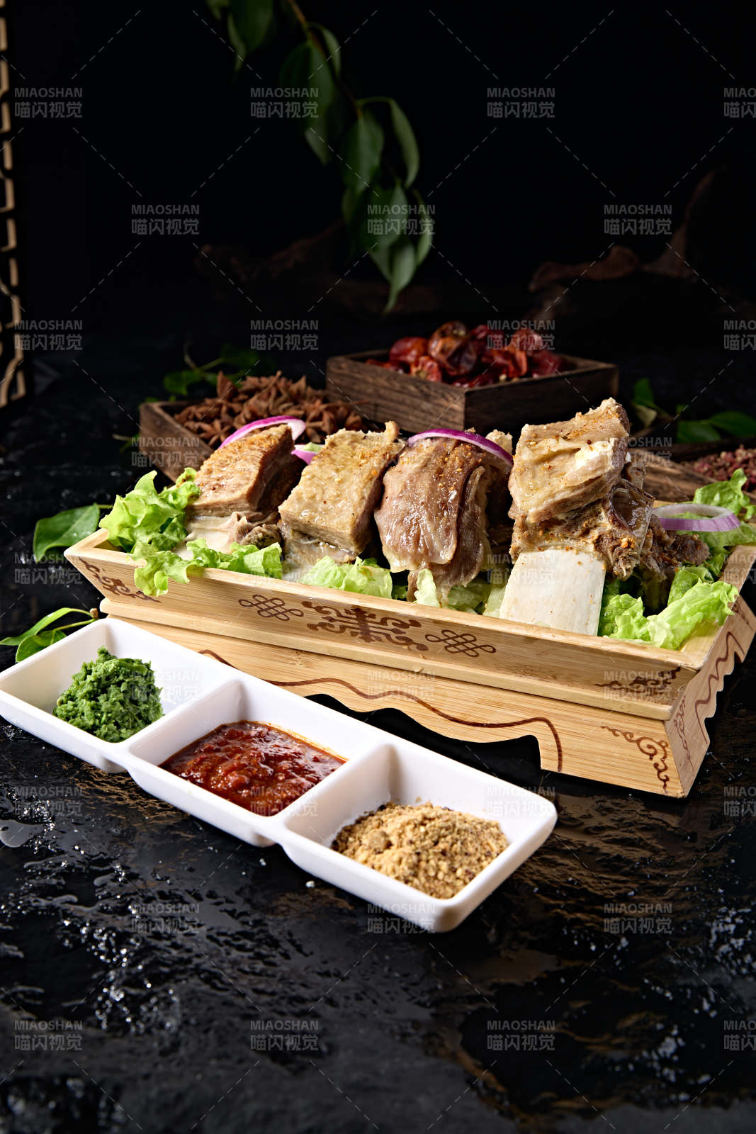 草原蒙族传统美食手把羊排