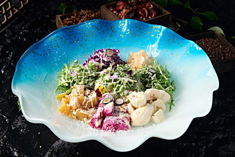 椰蓉撒粉金枪鱼肉果蔬拌沙拉