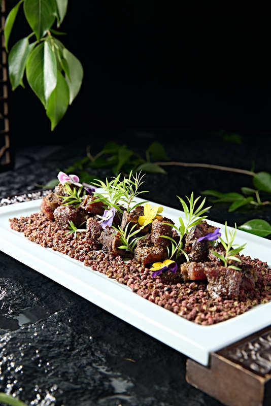 精美凉菜椒麻糖醋猪小排