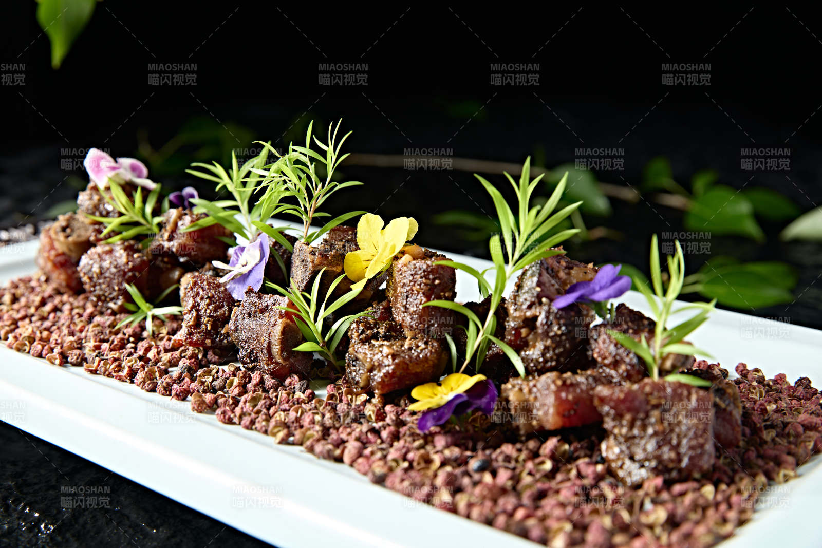 精美凉菜椒麻糖醋猪小排