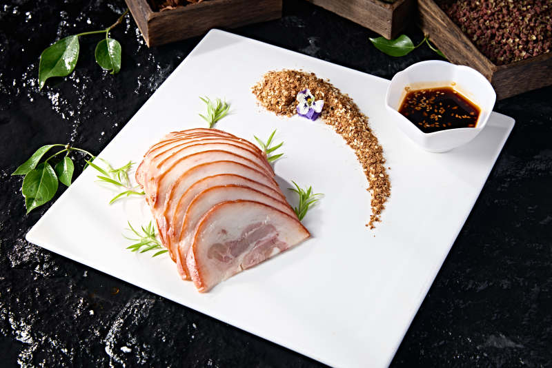 烟熏猪肘花切片